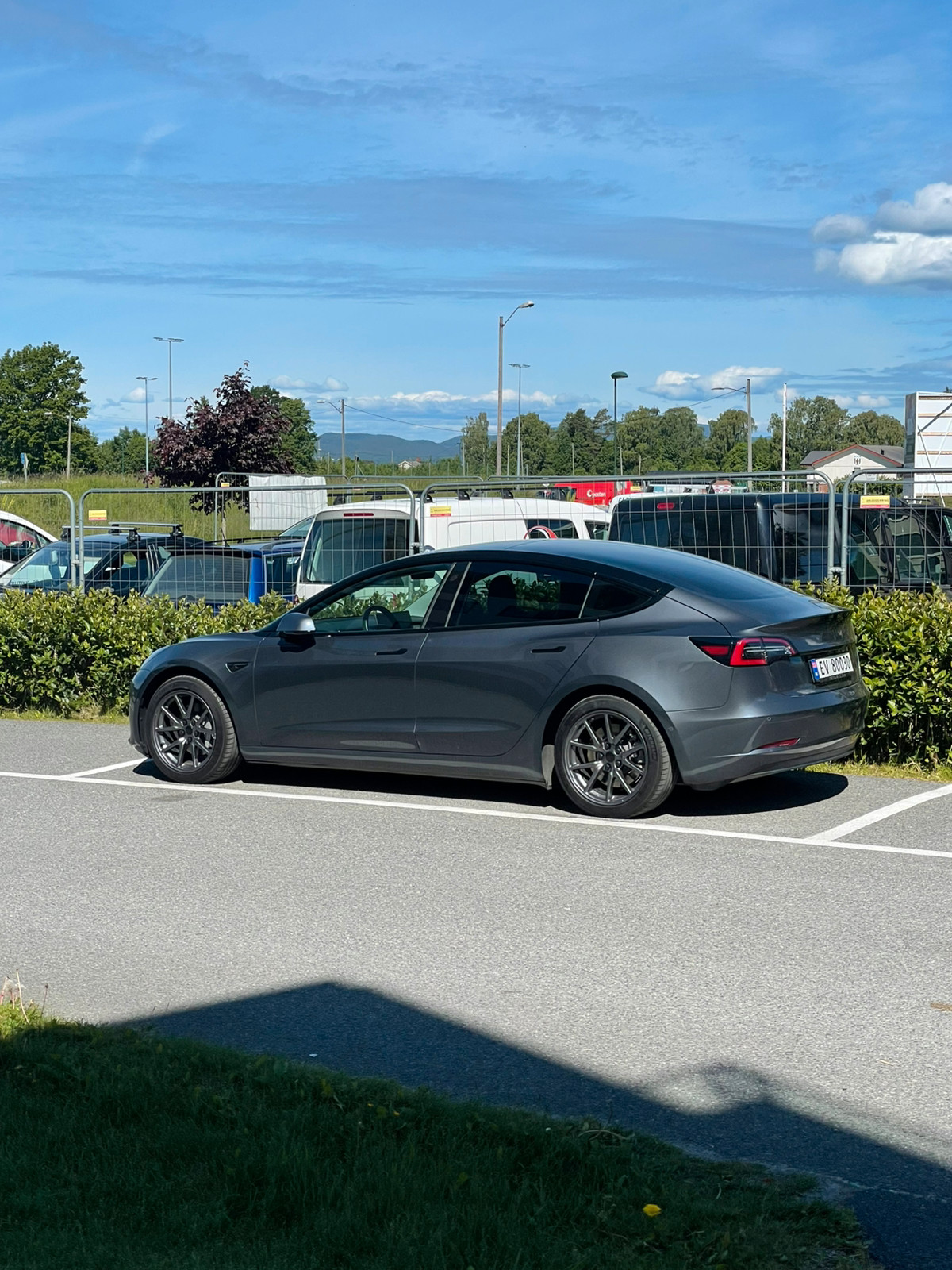 Tesla Model 3 Long Range AWD 3