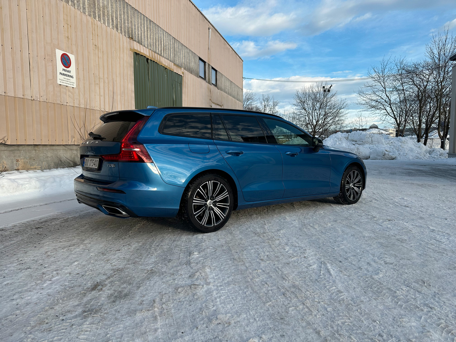 Volvo V60 T8 390hk Twin Engine AWD R-design 3