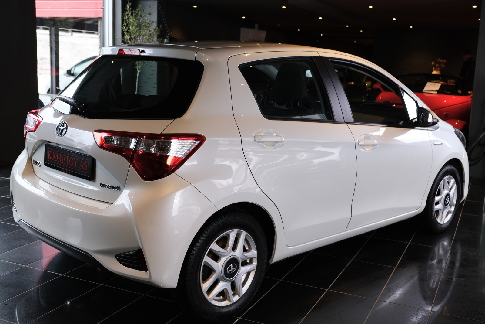 Toyota Yaris HYBRID 1.5 ACTIVE GO //AUTOMAT//LAV KM//NY EU//GARANTI 3