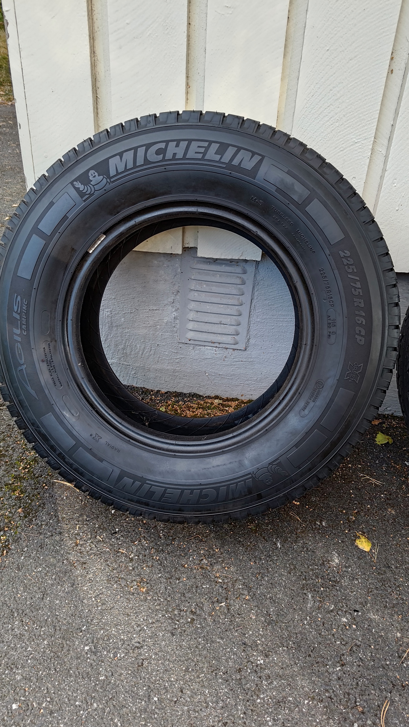 【新車外し】DUCAT Agilis Camping 225/75R16CP Compare Michelin Agilis Camping 225 75 R16 225/75 R16 116Q