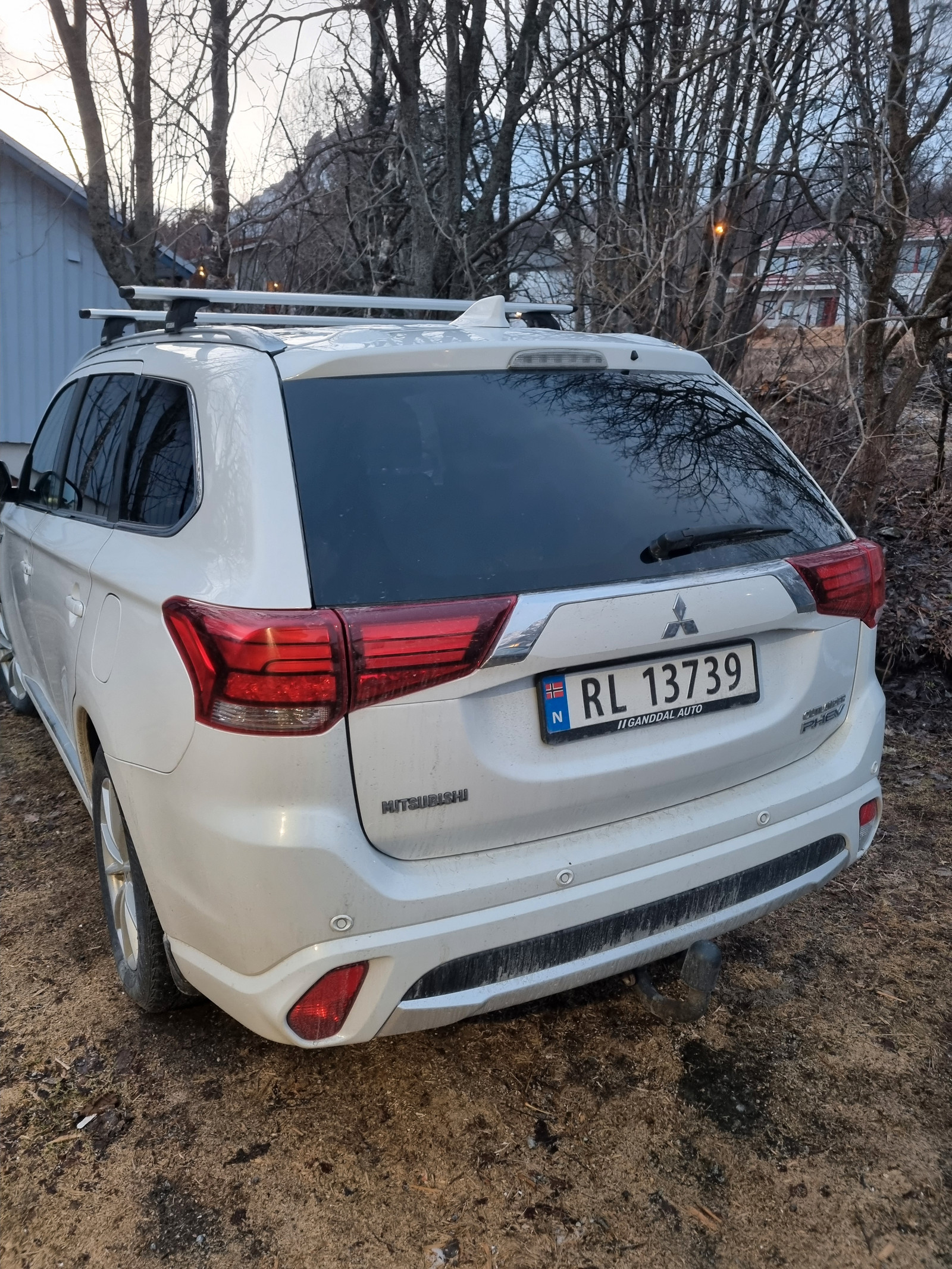 Mitsubishi Outlander Instyle+ 2,0 202hk
