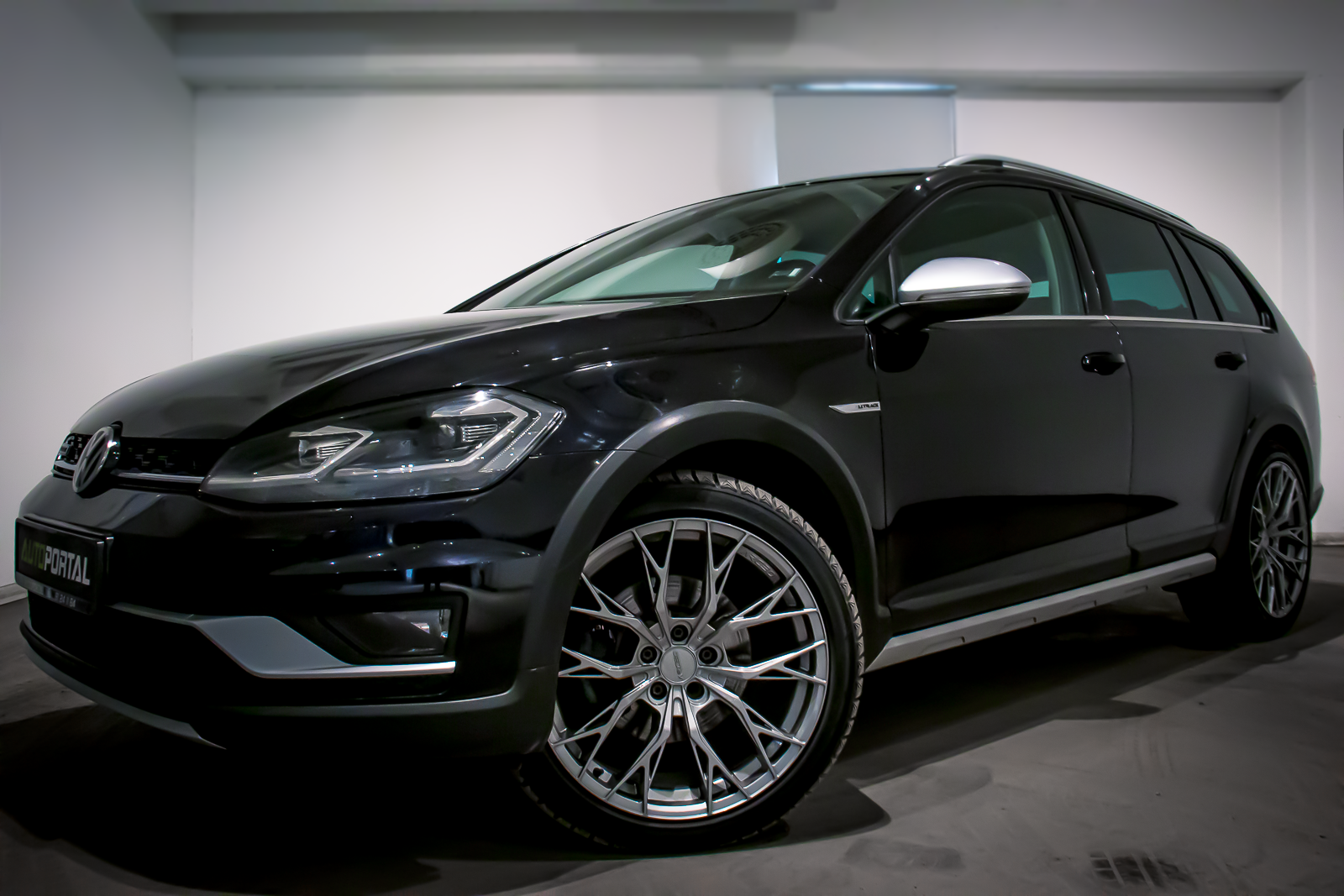 Volkswagen Golf Alltrack 2,0TDI-184HK-4X4-AUTO-WEBASTO-KROK-ACC-R.KAM-NAVI-LINJE 2