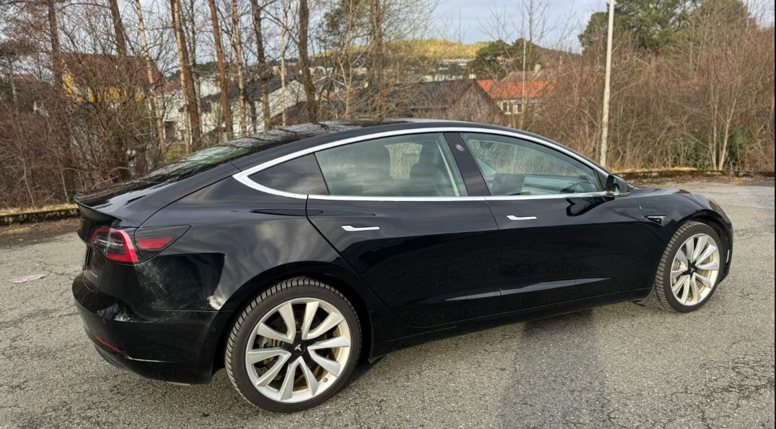 Tesla Model 3 Long Range AWD 560km/ Pano/ AP/ Premium/ P.Varm/ Norsk