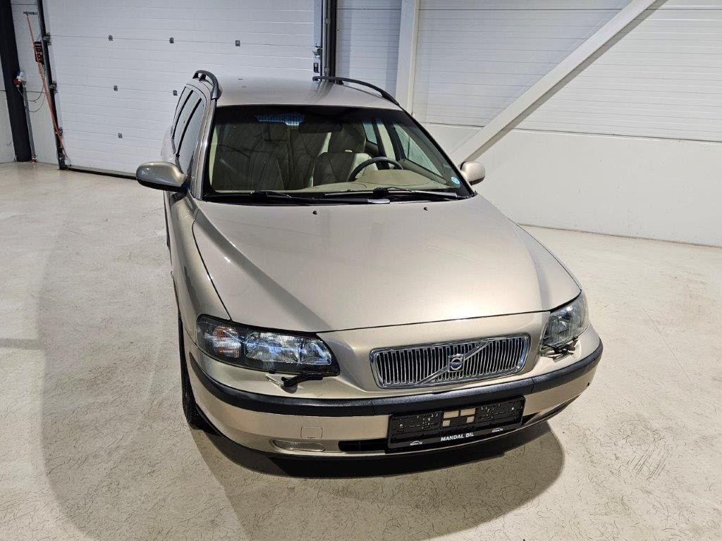 Volvo V70 2,4. 140 hk skinn 3