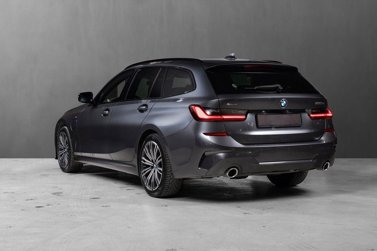BMW 3-serie 330e xDrive M Sport/HUD/Krok/Rattvarme/Laserlys/Hifi/++ 2
