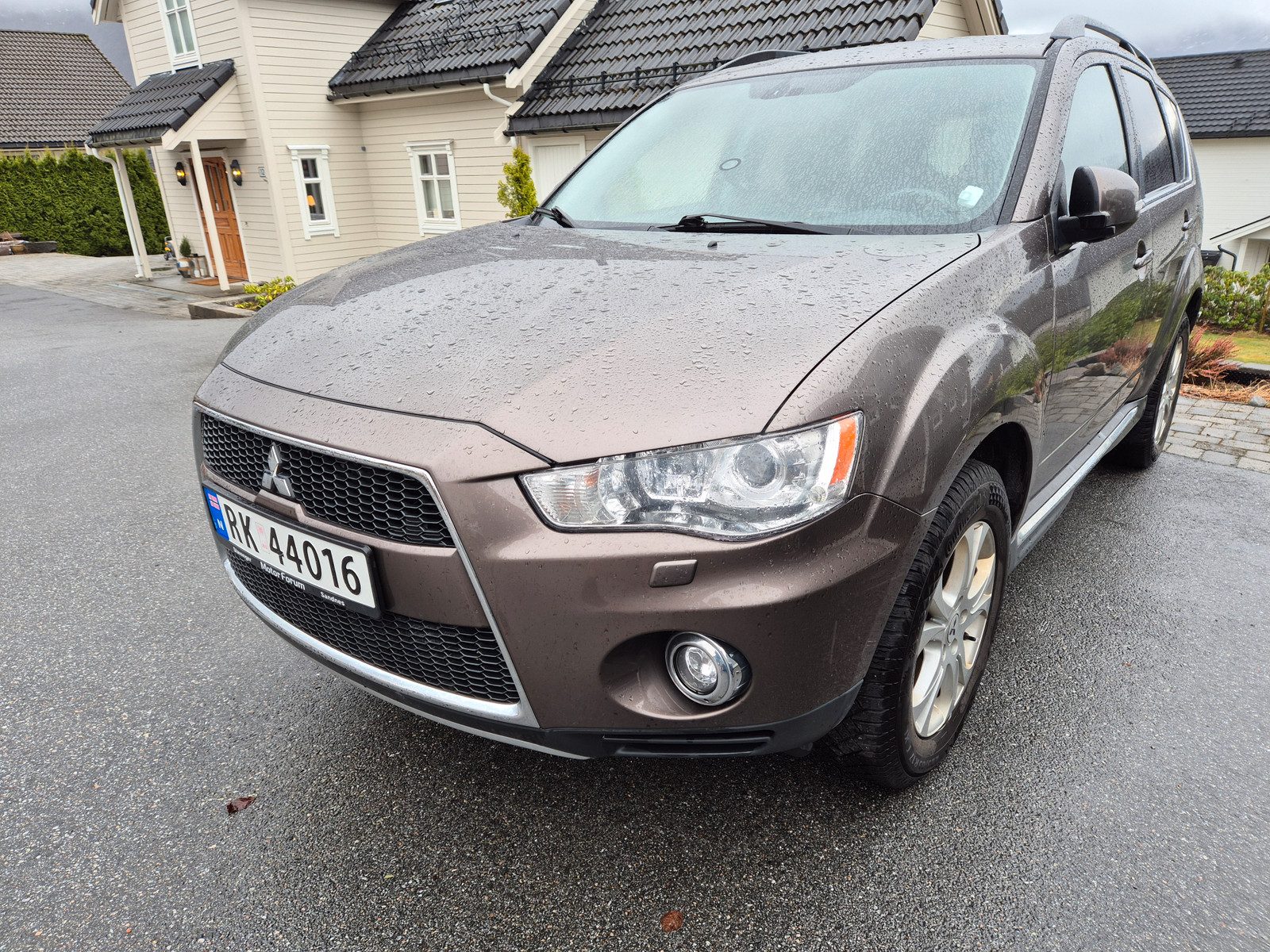 Mitsubishi Outlander Instyle+ 2.2-140