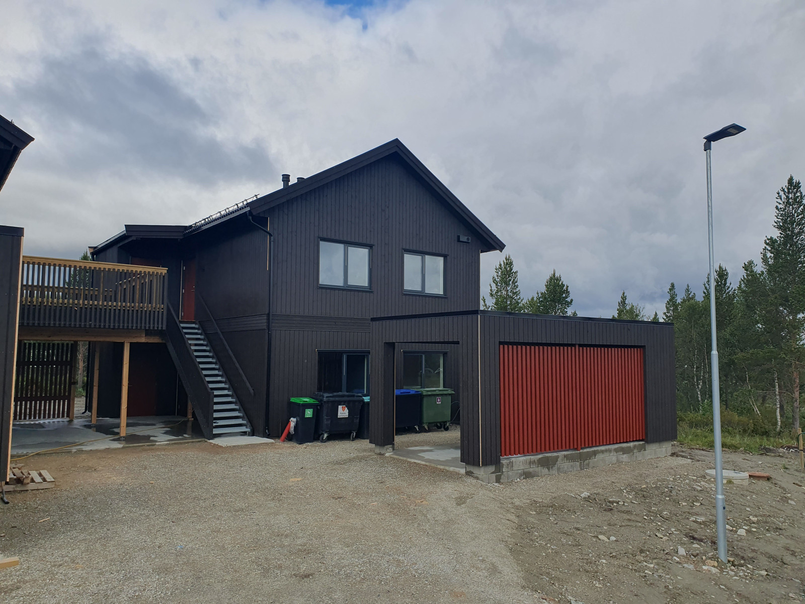 Fire tomannsboliger er nå helt ferdig. Tre solgt og 1 ledig.