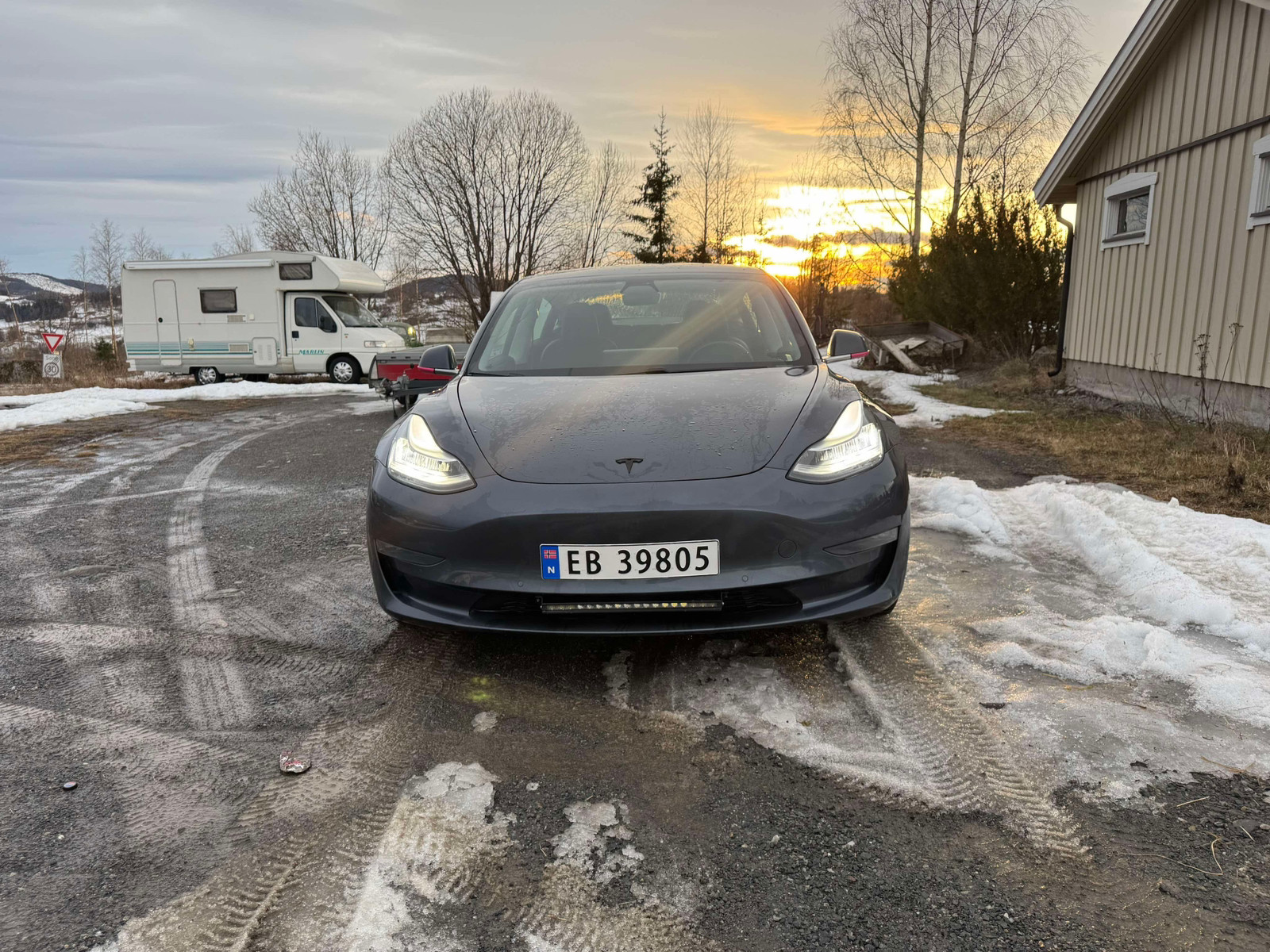Tesla Model 3 Tesla model 3 Long Range AWD med acceleration boost! 3