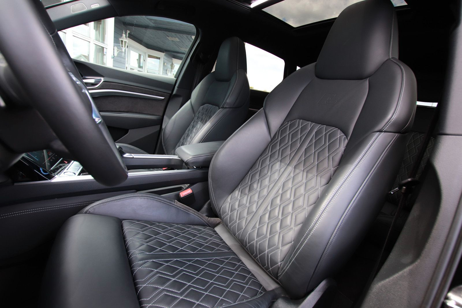 Hovedbilde av Audi e-tron
