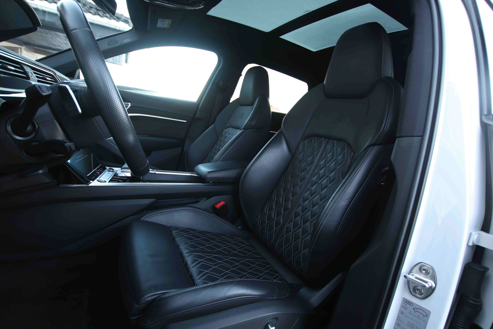 Hovedbilde av Audi e-tron