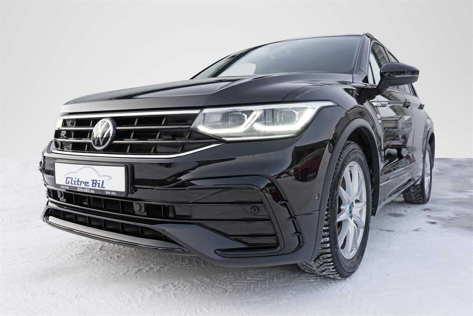 Volkswagen Tiguan 2.0 TDI (200hk) 4Motion|R-Line|Navi|Webasto|R.kam|Krok 2