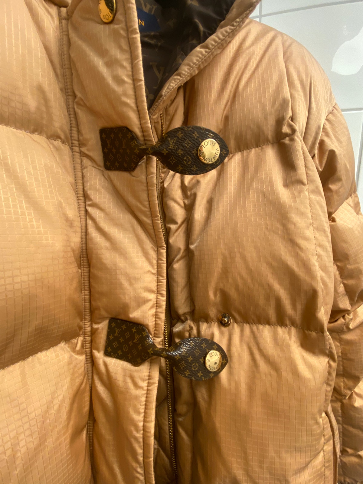 Louis Vuitton Monogram Accent Pillow Puffer Jacket | FINN-torget