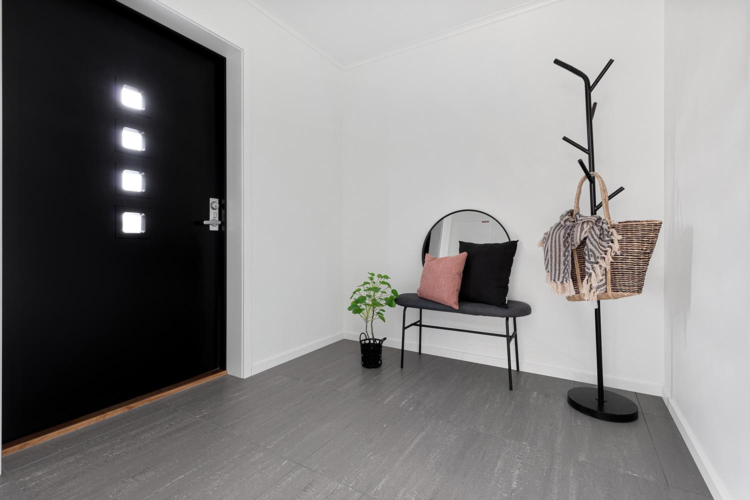 Entré med god plass til garderobeskap.