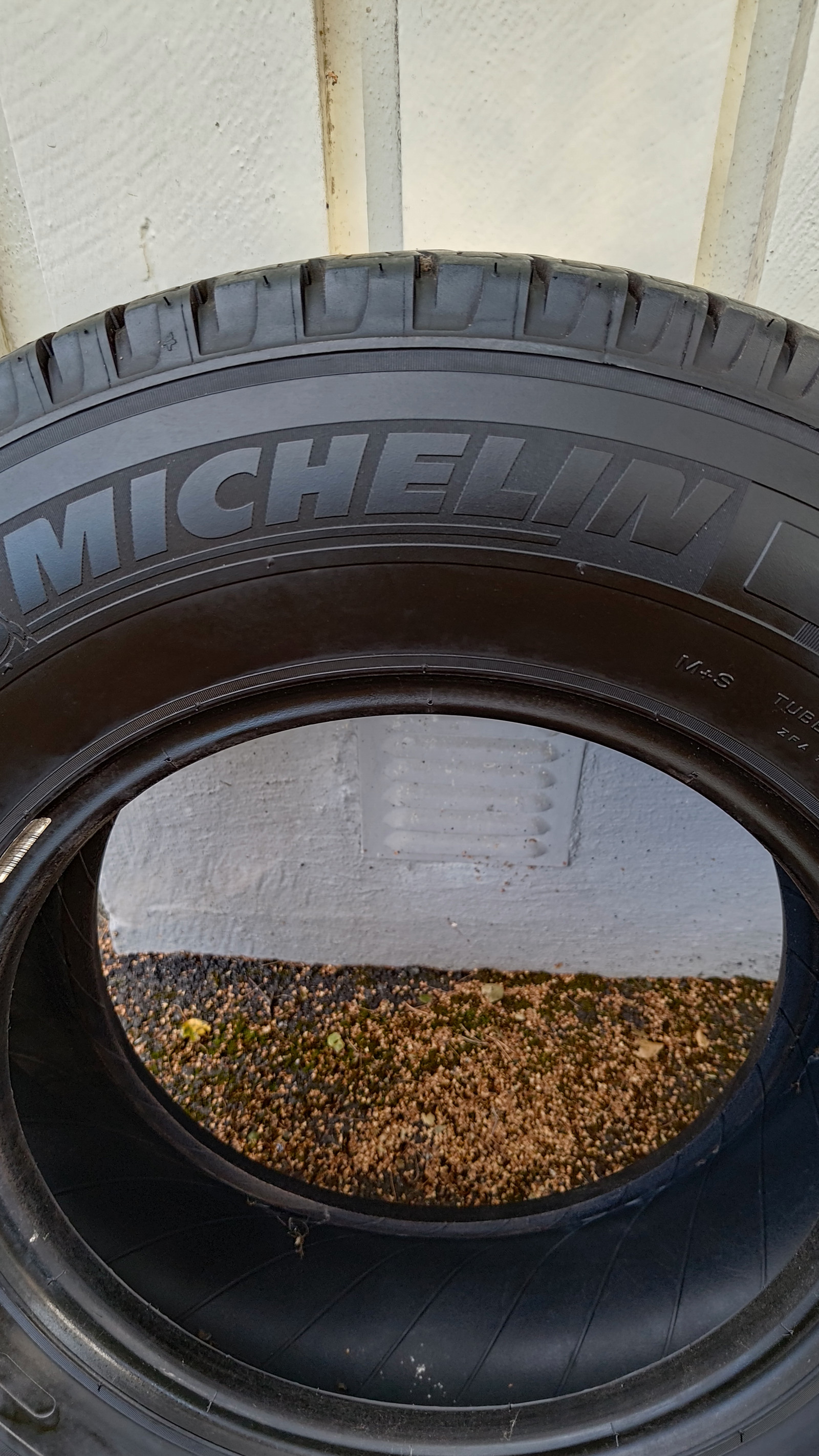 【新車外し】DUCAT Agilis Camping 225/75R16CP Compare Michelin Agilis Camping 225 75 R16 225/75 R16 116Q