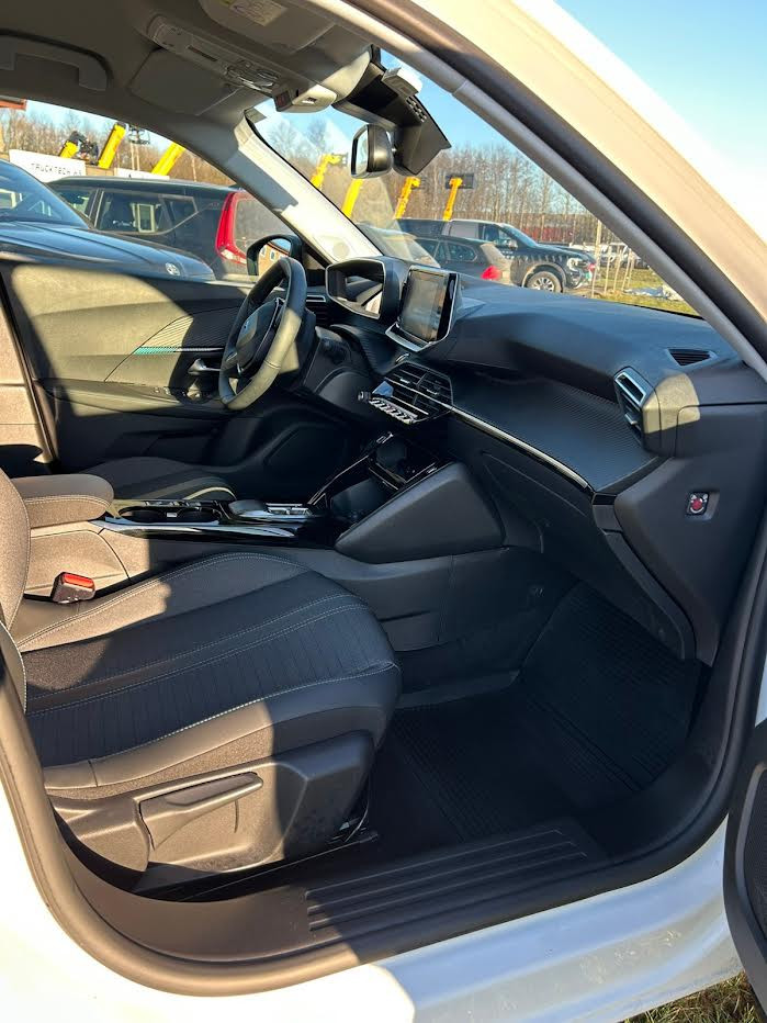 Peugeot e-2008 Allure 136hk 3