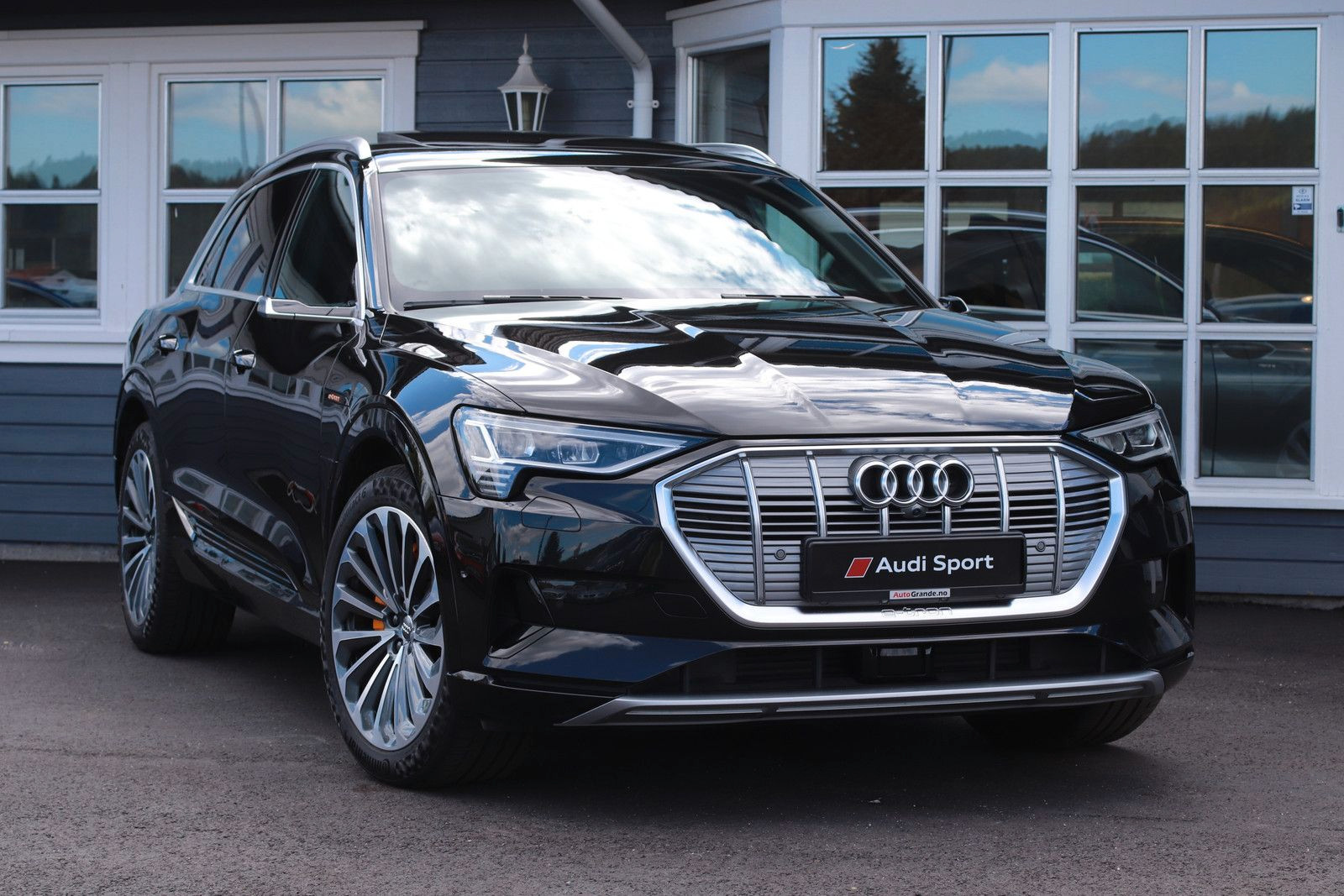 Hovedbilde av Audi e-tron