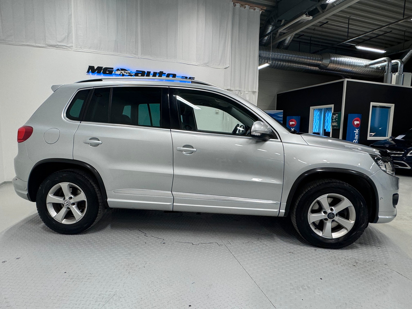 Volkswagen Tiguan 140HK 4MO DSG*R-LINE*SKINN*WEBASTO*KROK*DAB+ 3