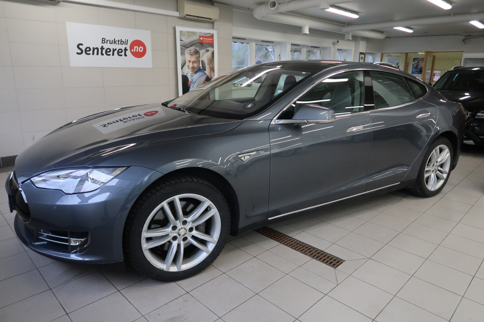 Tesla Model S 85 Performance.luftfjæring,Skinn,Glasstak 3