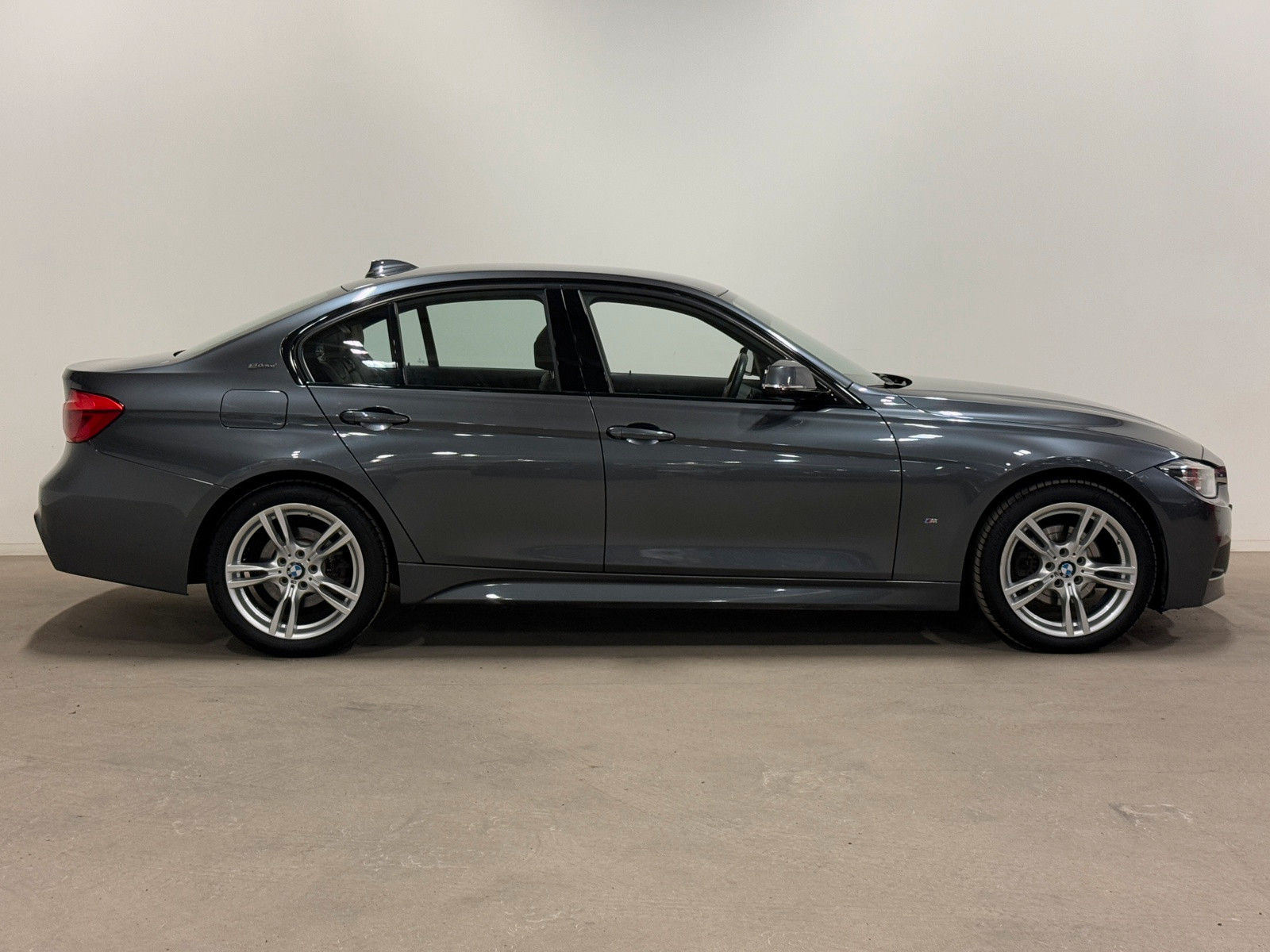 BMW 3-serie 330e 252HK - MSPORT/NAVIPRO/SKINN/LED/NAVIPRO/18" +++ 3