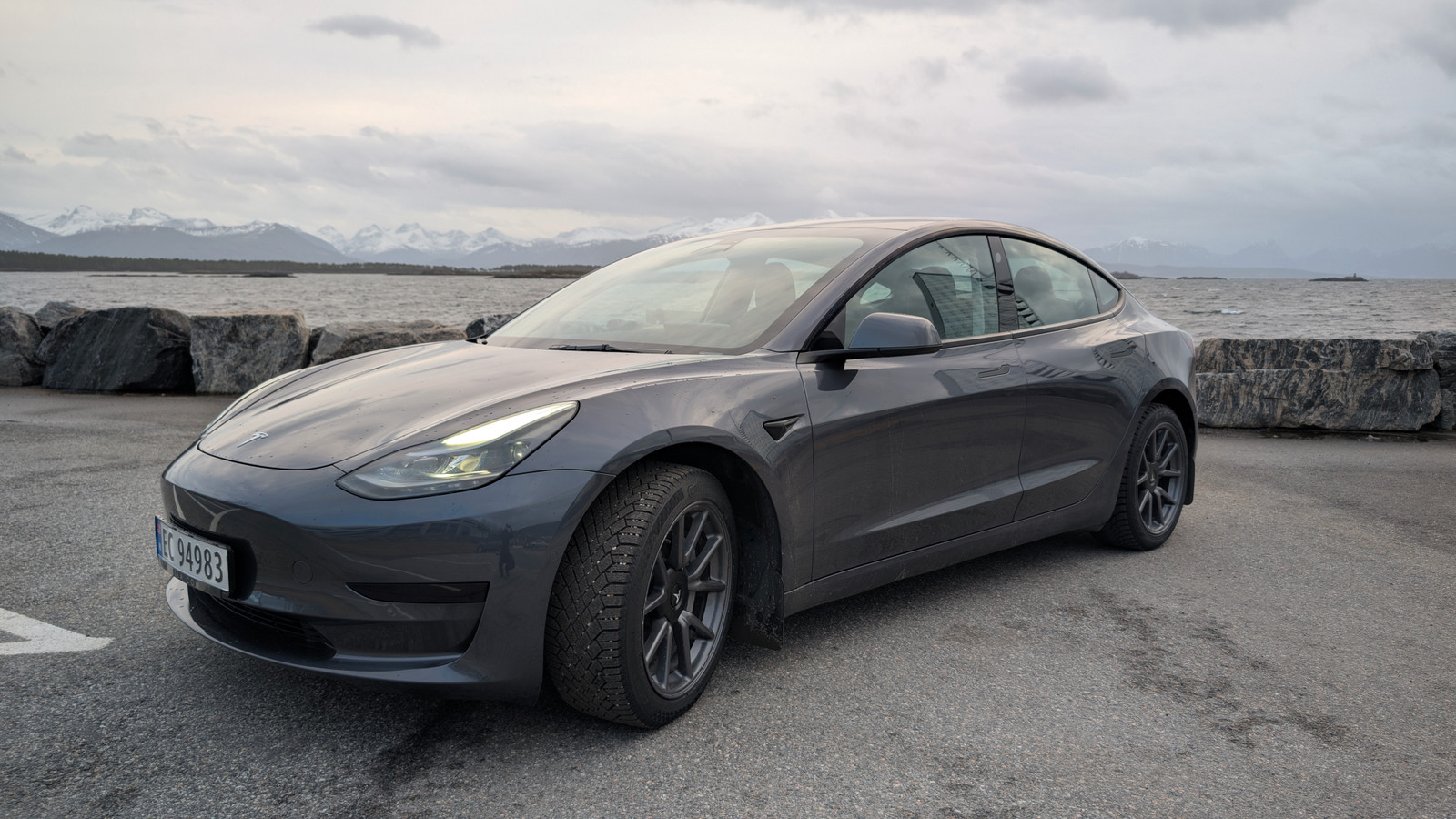 Tesla Model 3 Standard Range Plus RWD Facelift med hengerfeste