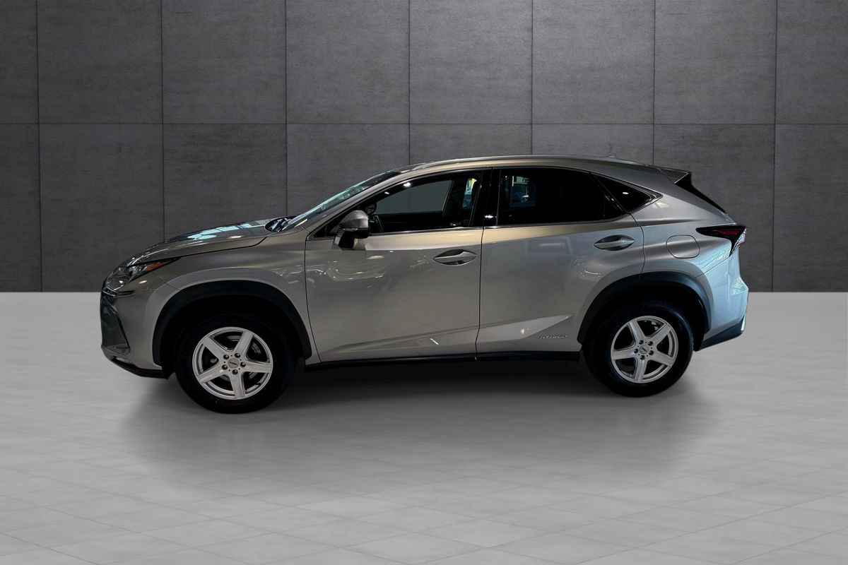 Lexus NX 300h Executive 2