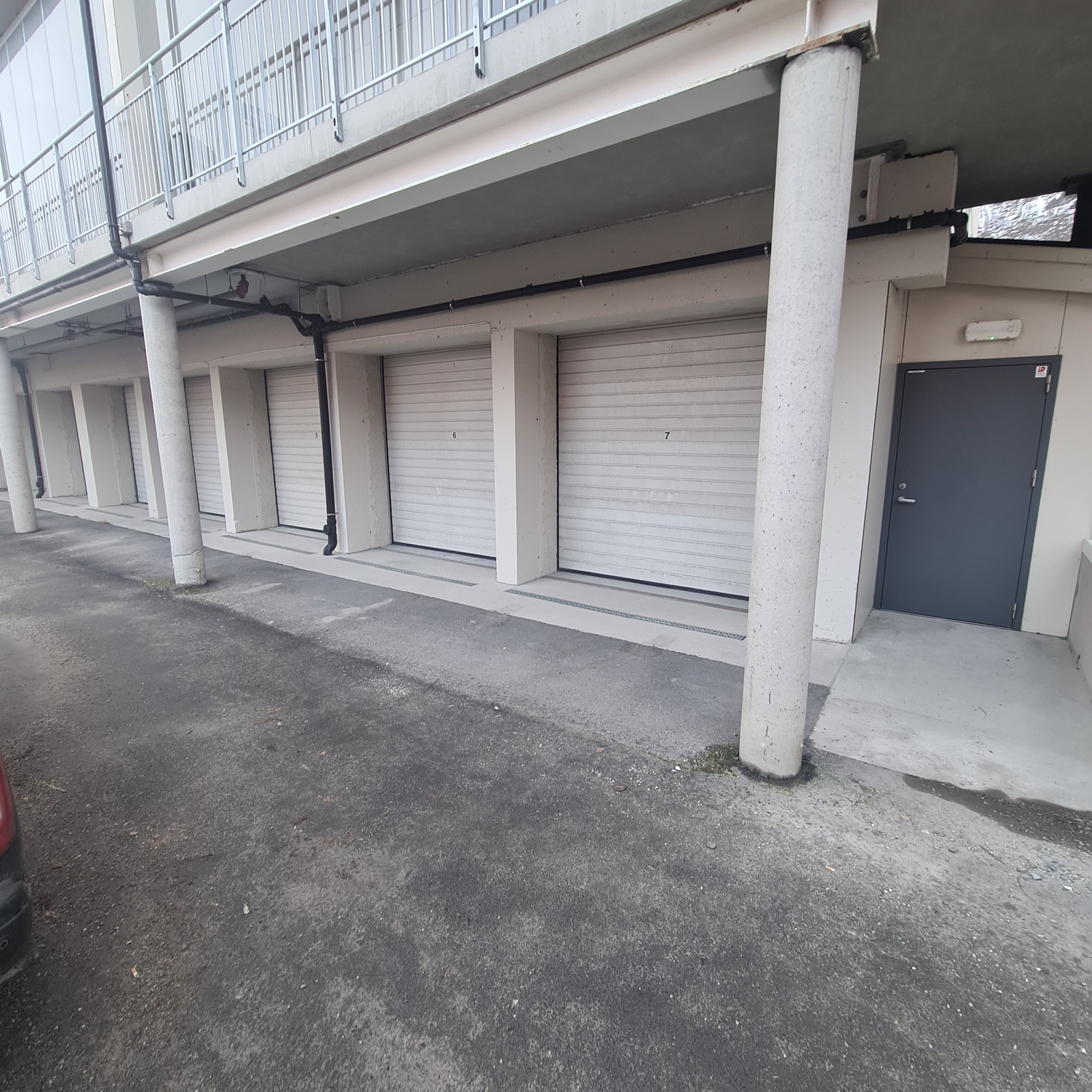 Privat Tomasjord - Garasjeplass - Parkeringsplass - MC Parkering til salgs Tomasjord EVJENVEGEN 92, Tomasjord 12 m² 399 000 kr Totalpris: 418 975 kr ∙