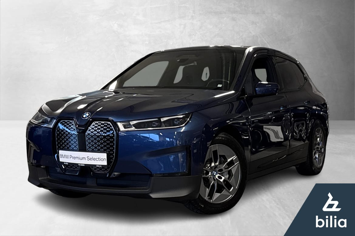BMW iX xDrive 40 FullyCharged Hengerfeste, Panorama, LaserLys