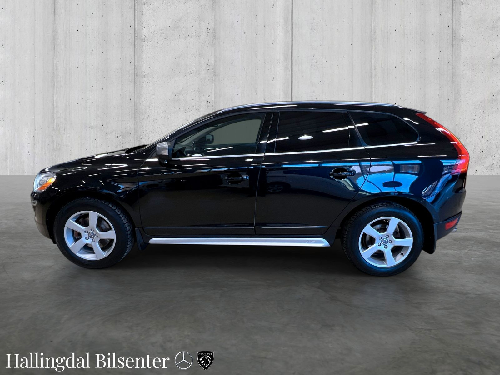 Volvo XC60 D3 2,4D Momentum R-Design AWD aut Særdeles pen velholdt 2