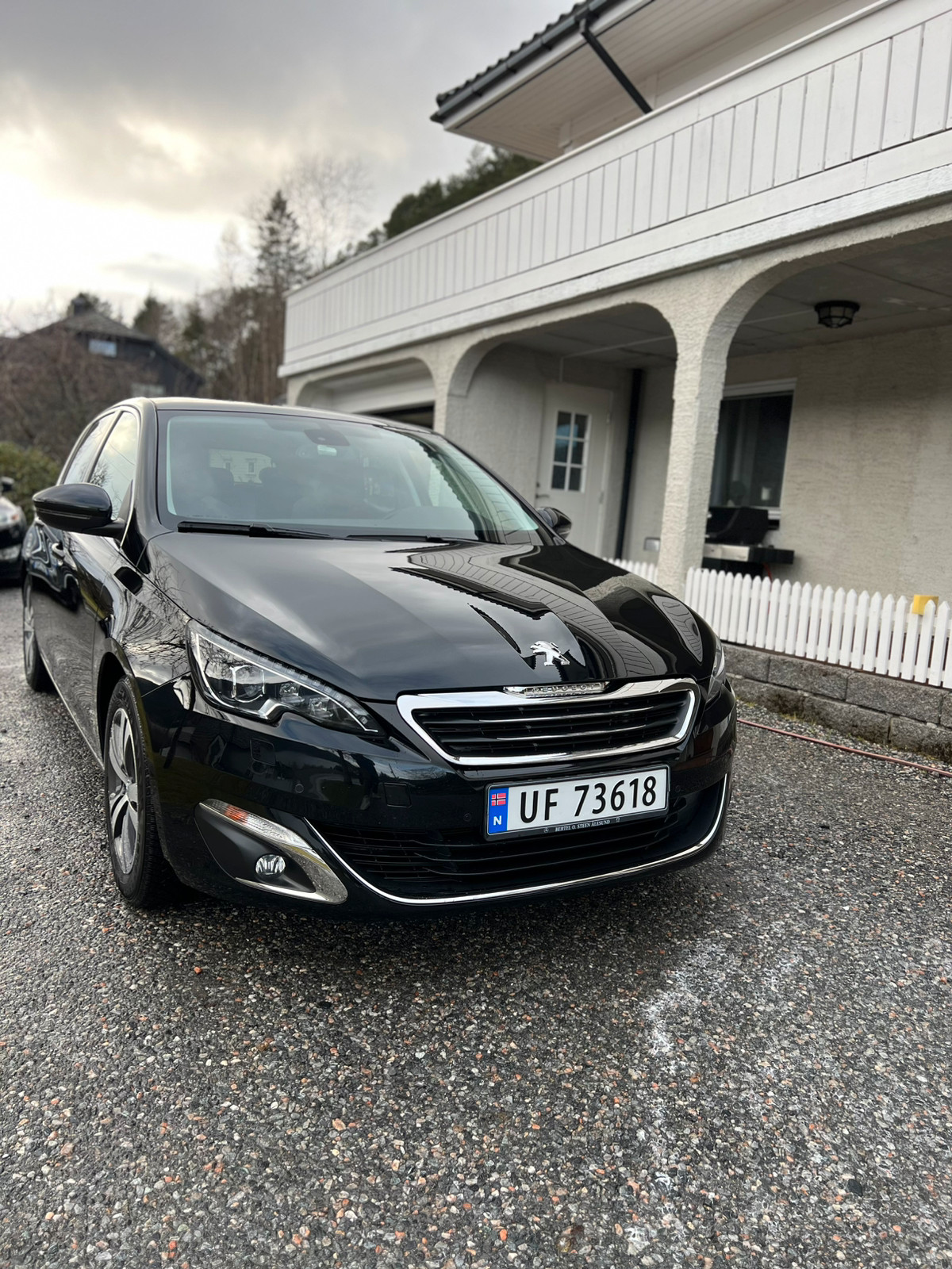 Peugeot 308 1,2 PureTech 130hk Allure aut 2