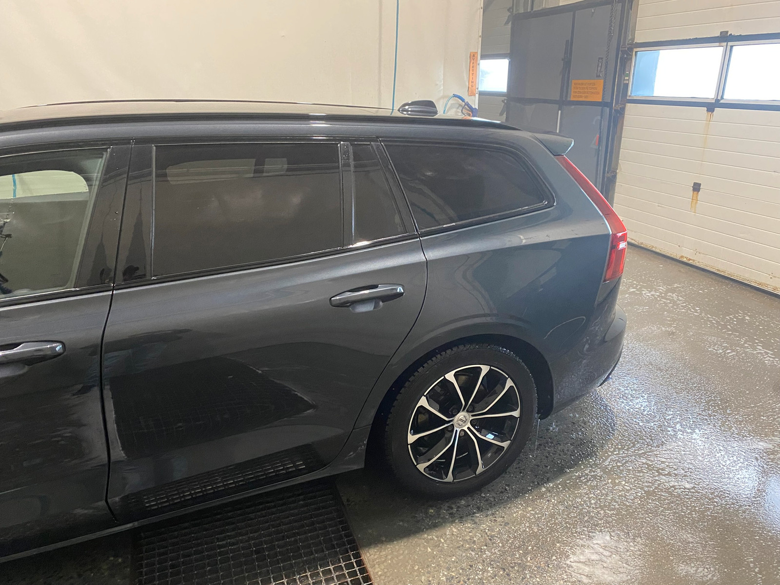 Volvo V60 D4 190hk AWD R-design aut 3