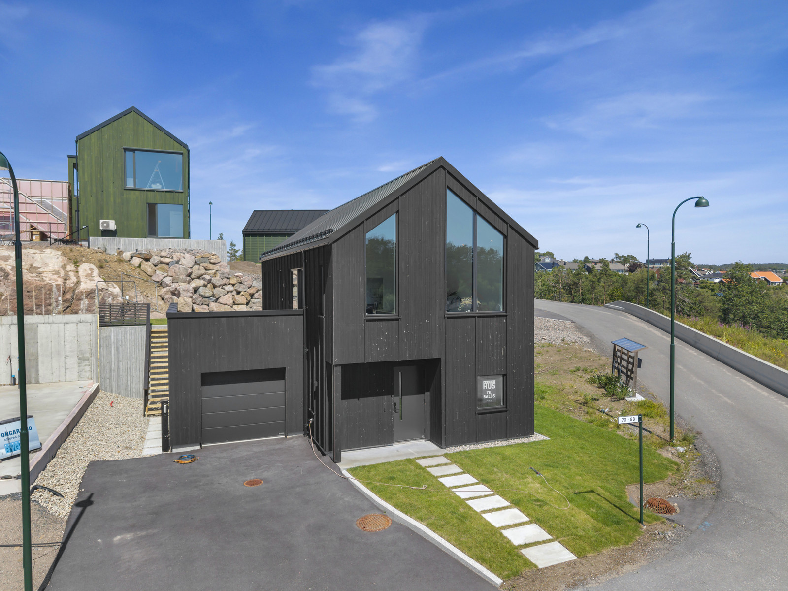 Image #0 Søgne/ Åros - Moderne og innholdsrik enebolig. Oppgradert inne og ute.