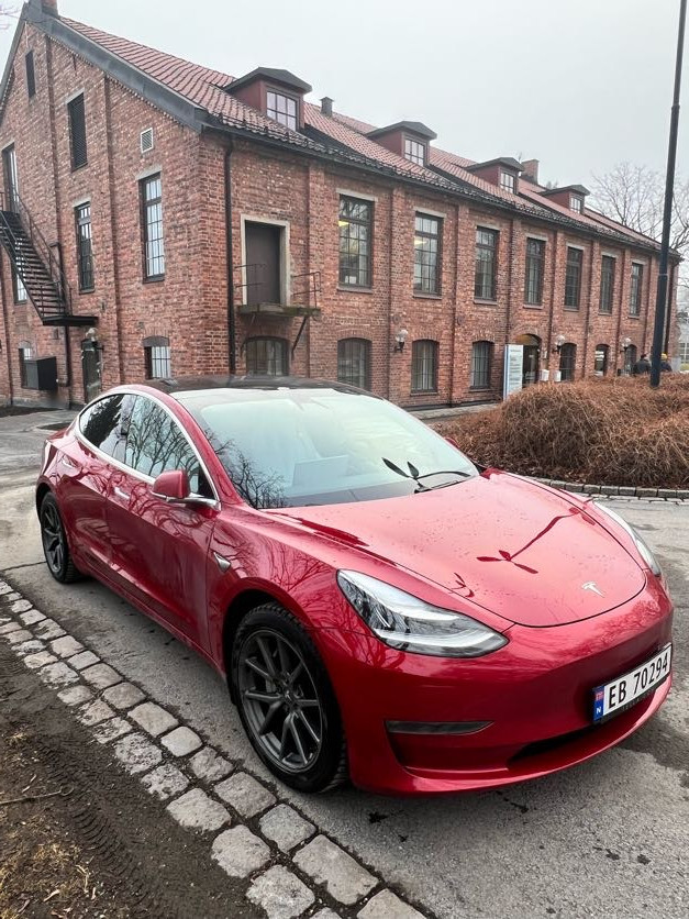 Tesla Model 3 Long Range AWD 3