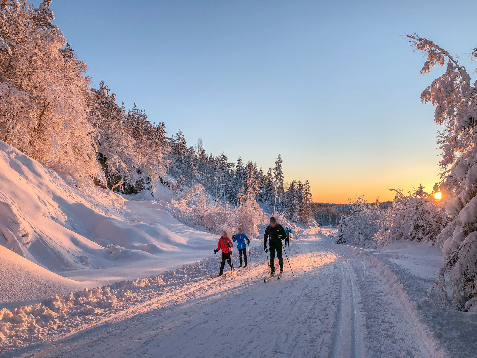Bredt løypenett med preparerte skispor