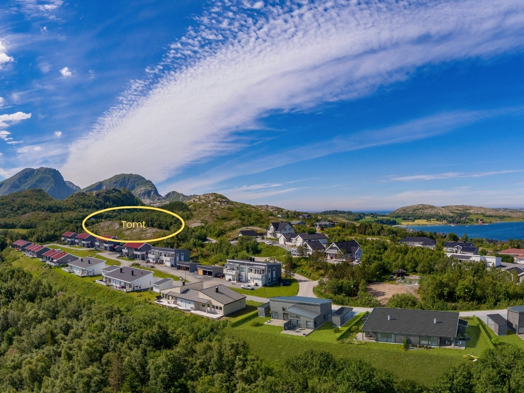 I naturskjønne omgivelser på Sømna bygger vi nå 4 moderne eneboliger. Boligene bygges i på fantastiske utsiktstomter på Buskhammeren i Sømna kommune.