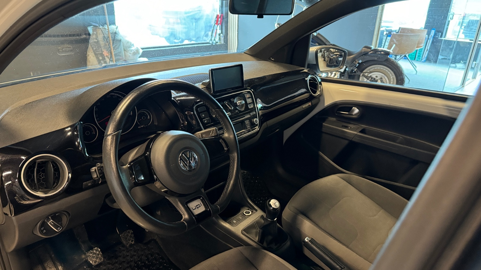 Volkswagen UP! CROSS /CC / DAB/ NY EU/ S+V dekk/ 0,4L PR MIL 2
