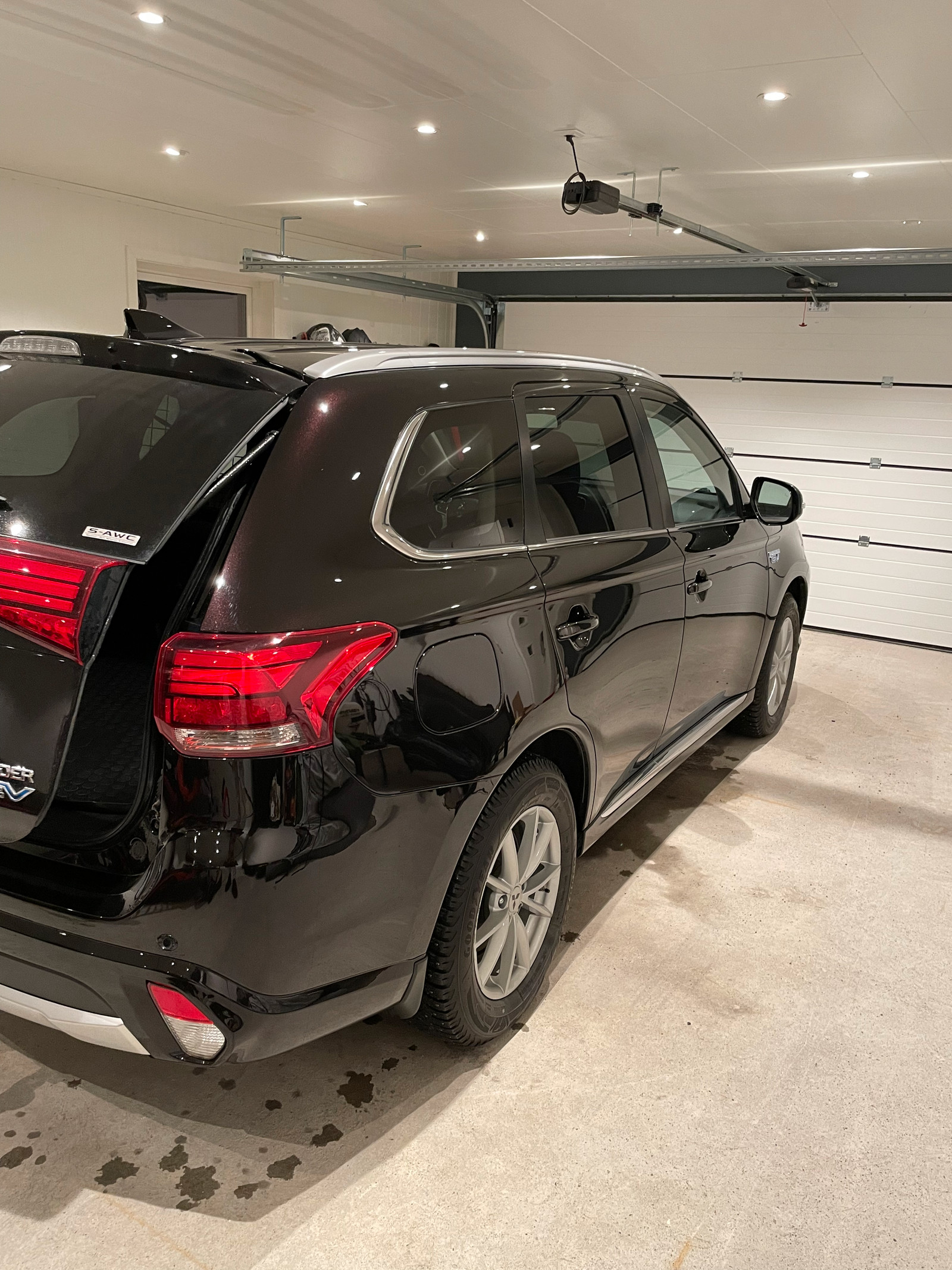 Mitsubishi Outlander Instyle+ 2,0 202hk 3