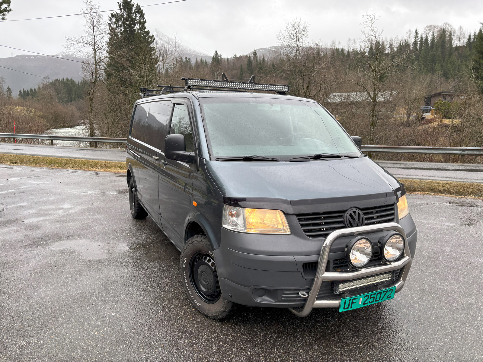 Volkswagen Transporter 2,5 TDI 4M lang 2