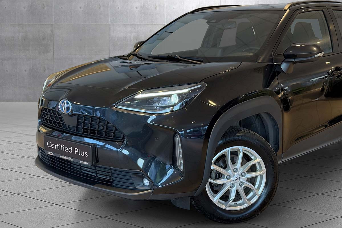 Toyota Yaris Cross 1,5 Hybrid AWD-i Active Tøff bil i sort metallic 2