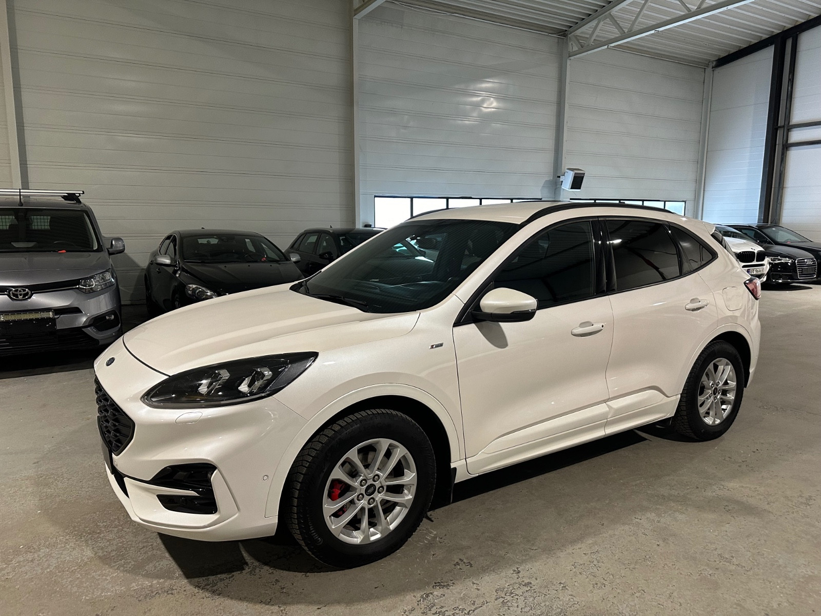 Ford Kuga 190hk 4x4 ST-Line Skinn|Krok|Acc|Webasto|Kamera|Ny Eu ! 3