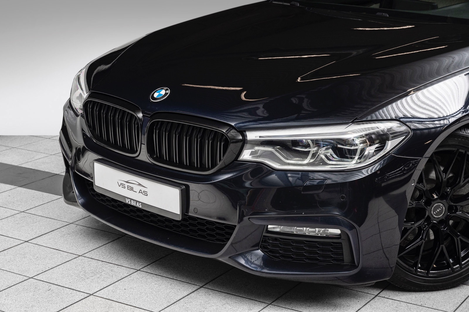 BMW 5-serie 520d xDrive M-Sport Cruise/R.Kam/HiFi/Keyless/Senket 2
