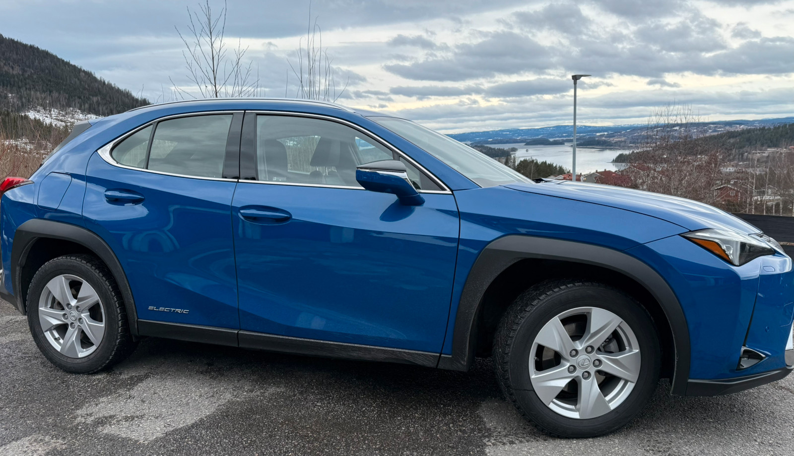 Lexus UX 300e FWD Luxury 3