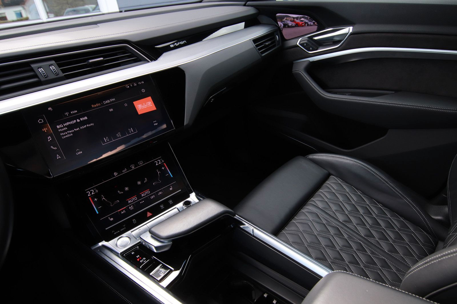 Hovedbilde av Audi e-tron