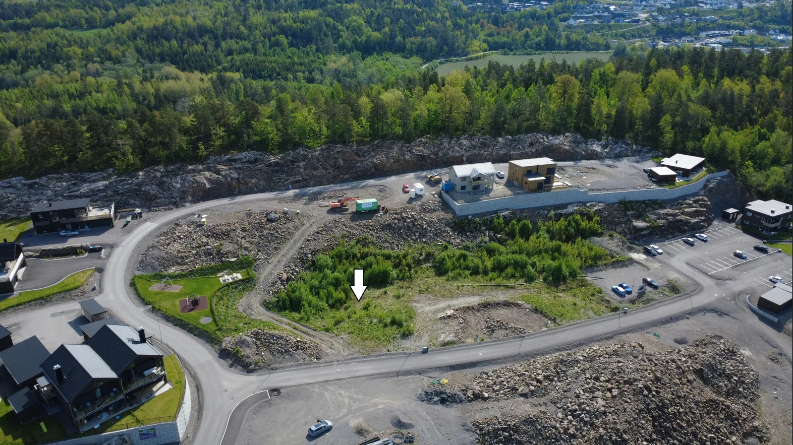 Dronefoto med markert tomt