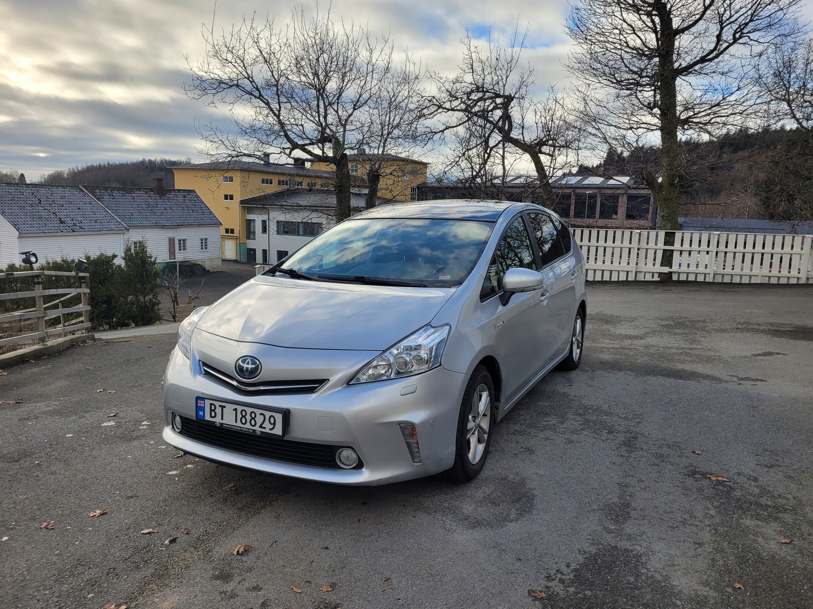 Toyota Prius+ Seven 1,8 VVT-i Hybrid Executive Skyview 2