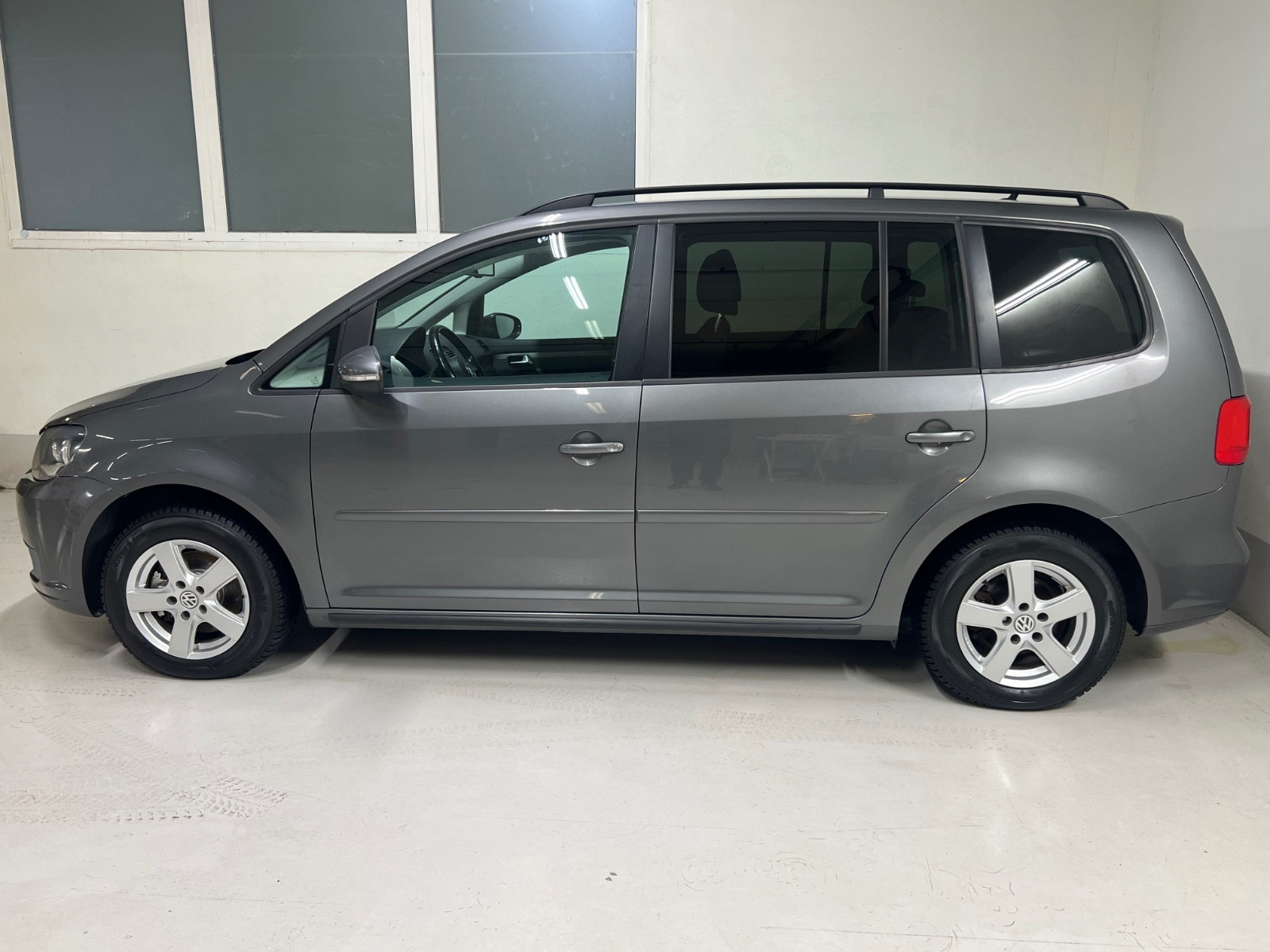 Volkswagen Touran 1.6TDI-105HK / Automat / Cruise / DAB+ / R.Sensor/ KROK 3