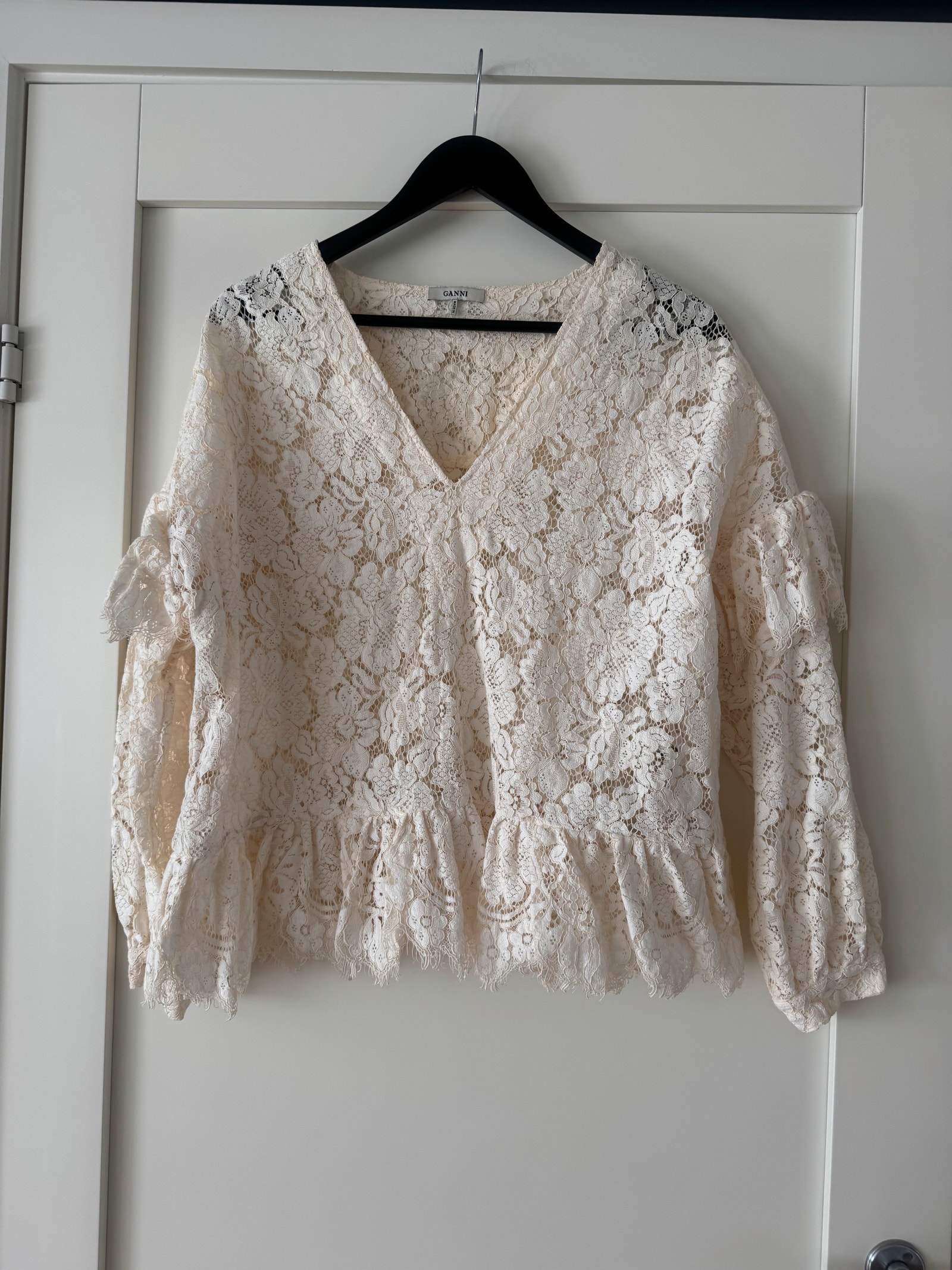 Ganni Jerome Lace Bluse FINN-torget