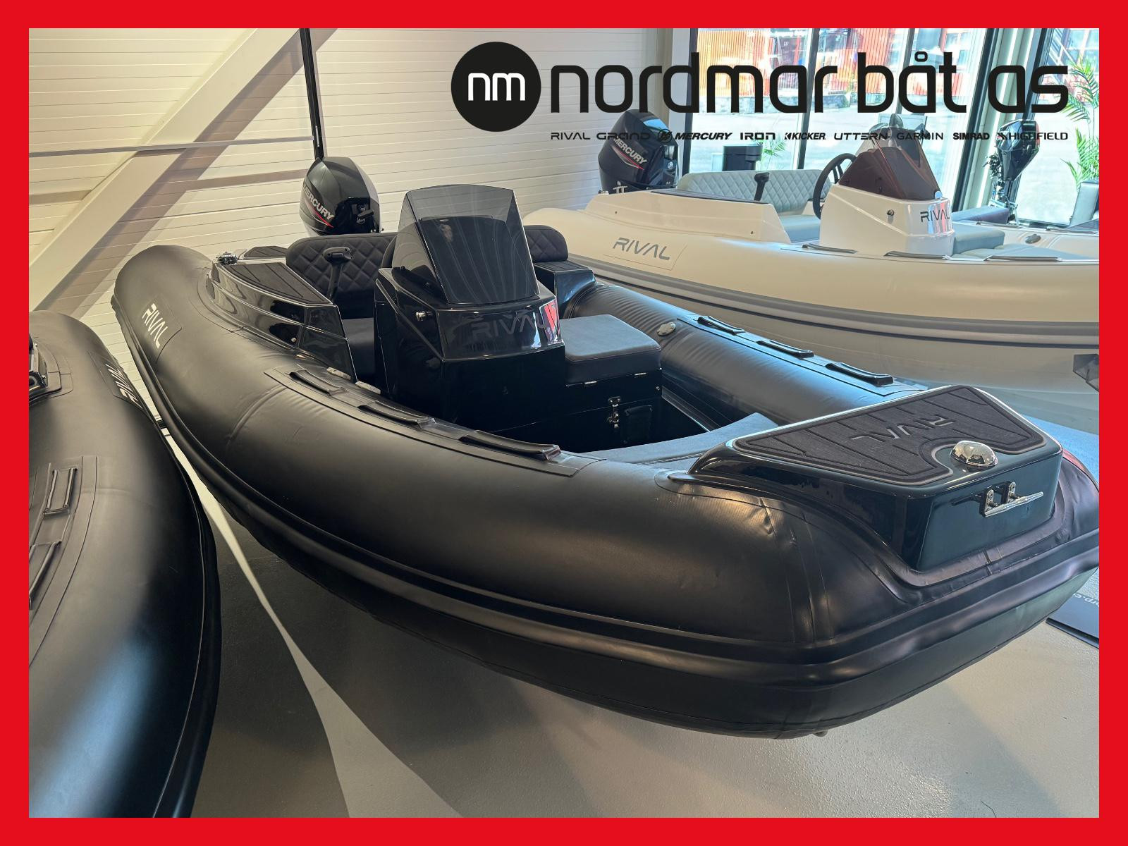 Bilde av 'Rival S370 Black&White - Mercury 10/15HK - Fast tank - Dobbeltbunn selvlensende'