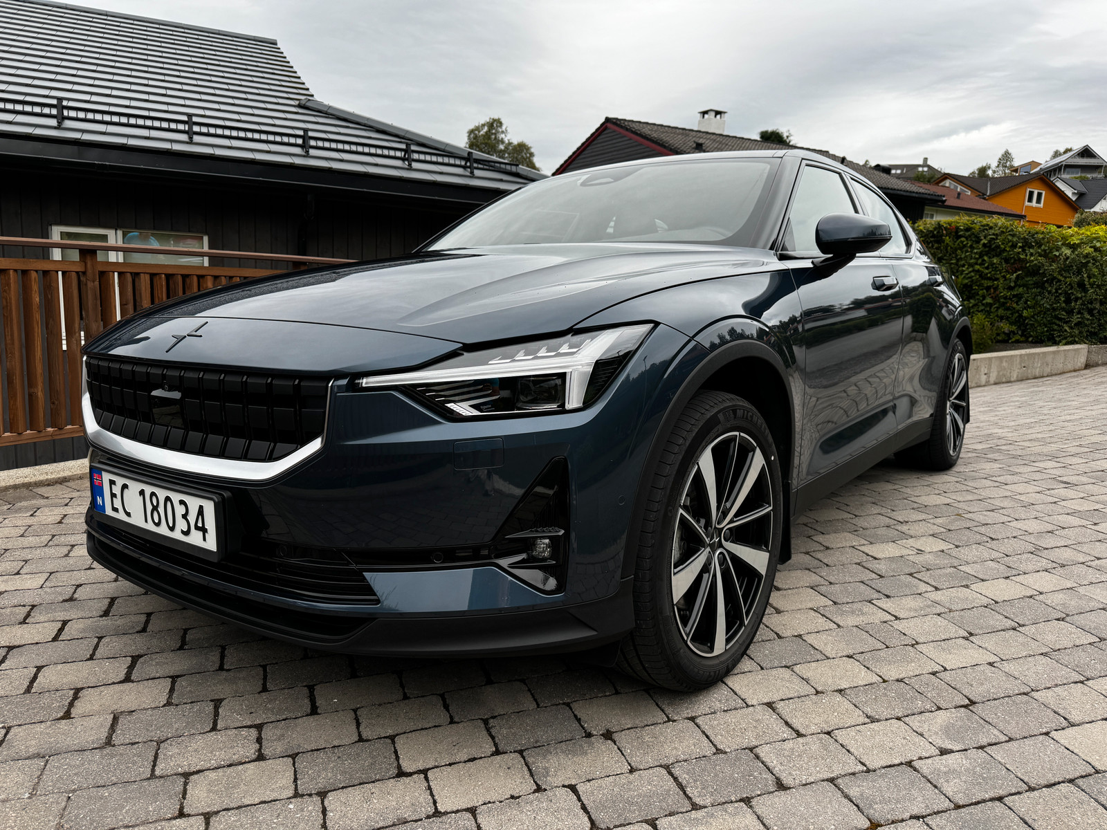 Polestar 2 Long Range Dual Motor, Pilot, Plus, Pixel lys