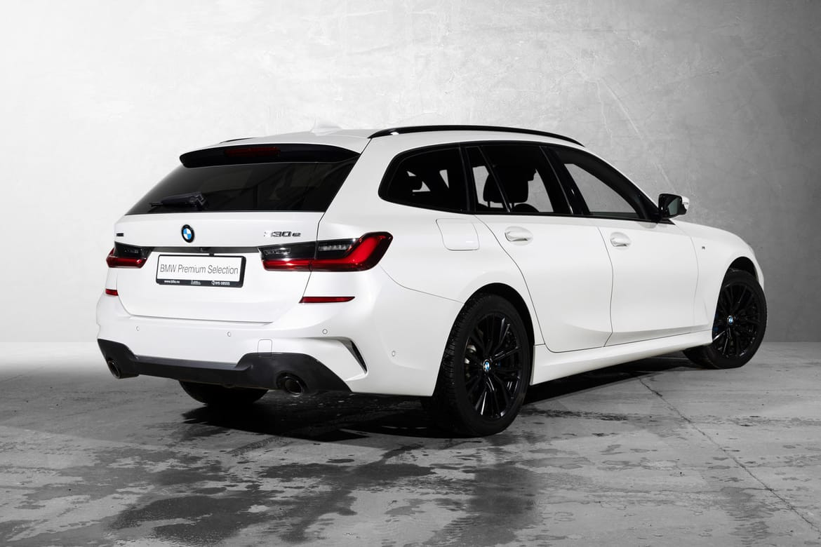 BMW 3-serie 330e xDrive Touring, Panorama, Shadowline, M-Sport 2