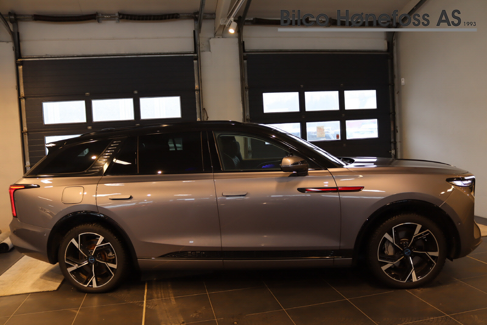 Hongqi E-HS9 Exclusive Chromedelete,bassbrothers 3
